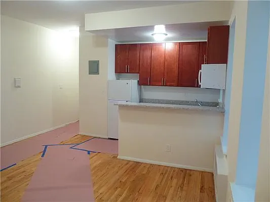 Rented by Siderow Residential Group | media 16