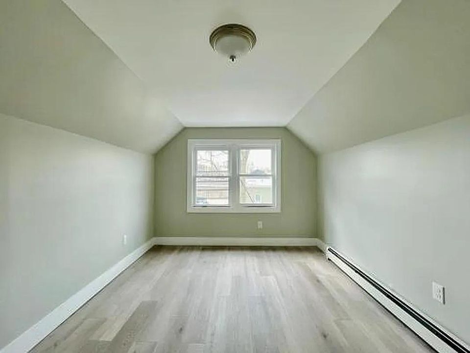 2nd image of 197 Van Nostrand Ave #3A