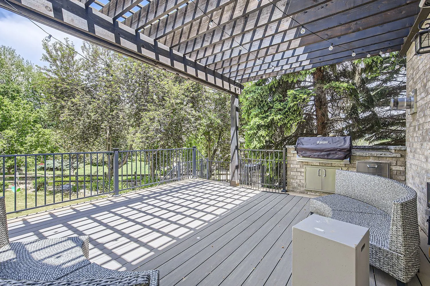 5 bed, 5537 sqft, $8,500 — Photo 2