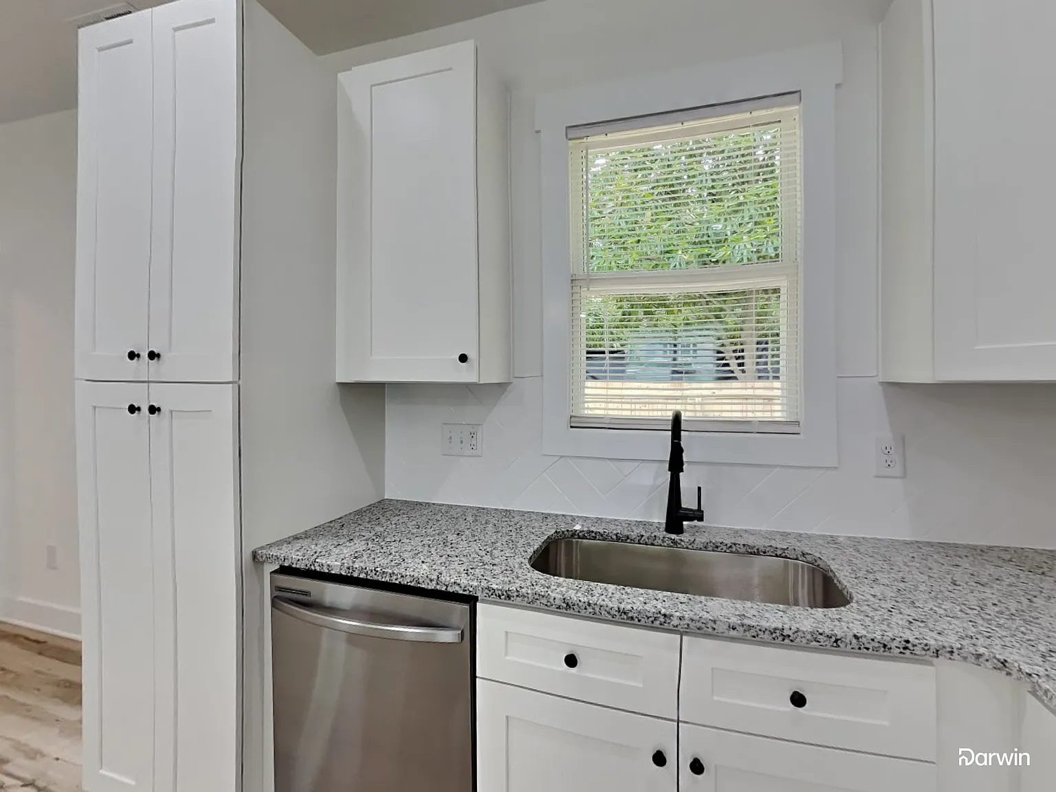 3 bed, 2.0 bath, 1218 sqft, $1,815 — Photo 4