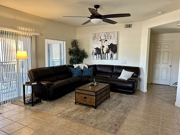 Living room - 2 recliners built into sectional