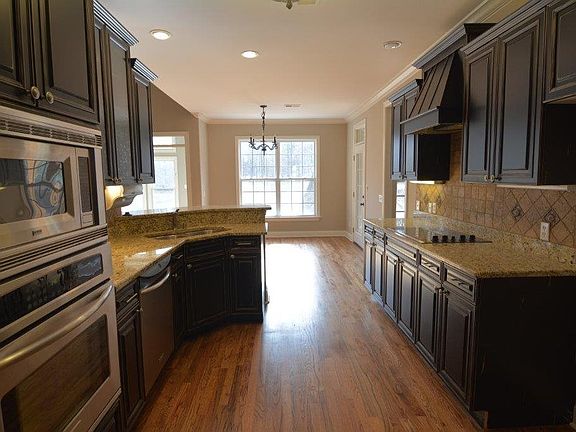 5th image of 3725 Jenkins Dr