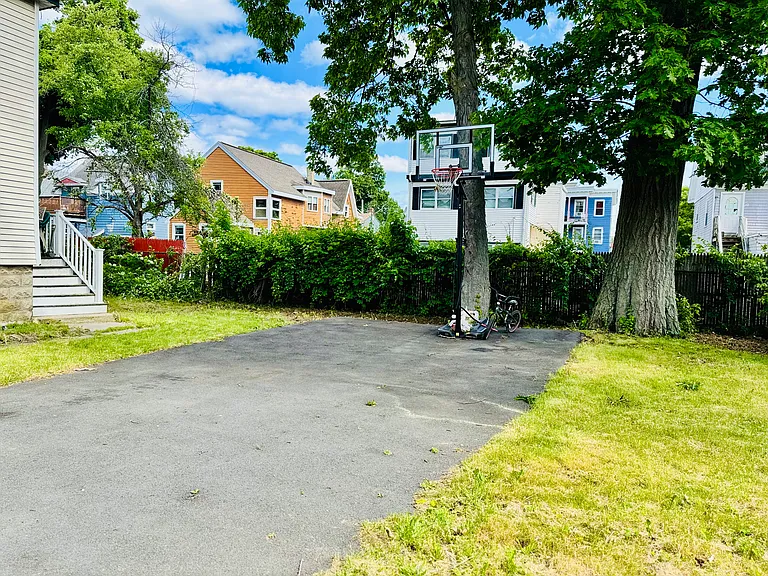 84 Williams Ave — Photo 4
