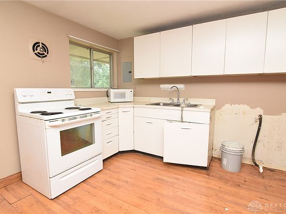 5th image of 2150 Burnside Dr