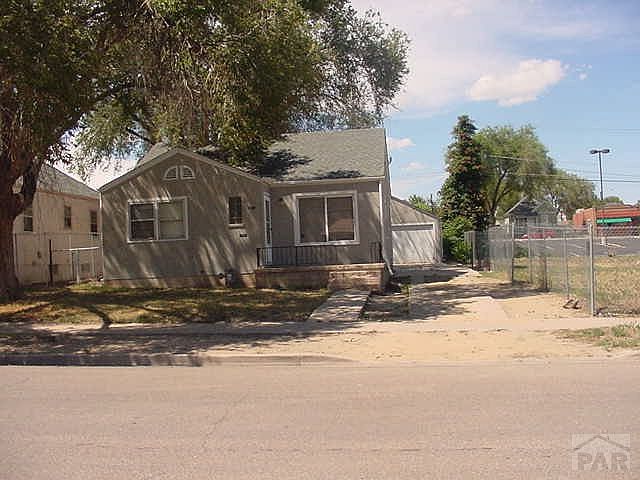 1st image of 1341 E 7th St