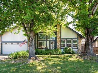 6048 Dawn Dr, Rohnert Park, CA 94928