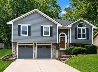 8325 N Allenton Dr, Kansas City, MO 64151