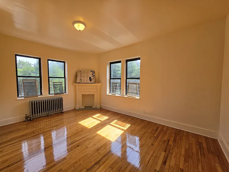 497 Van Cortlandt Park Ave #4L — Photo 3