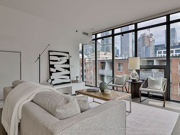 4th image of 15 Beverley St #710