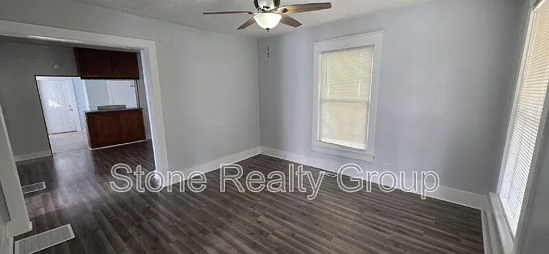 2 bed, 1.0 bath, $900 — Photo 3