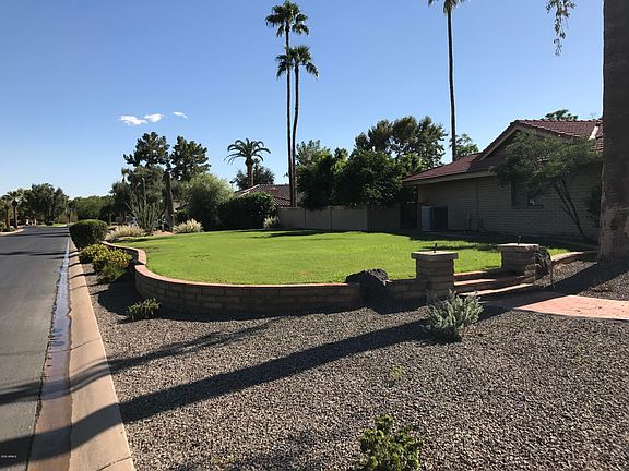 5th image of 185 E Cercado Ln