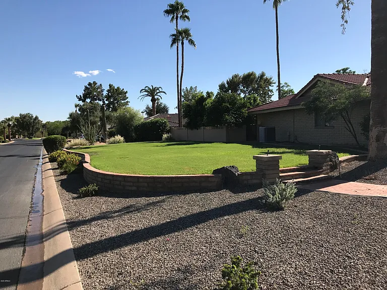 185 E Cercado Ln — Photo 5