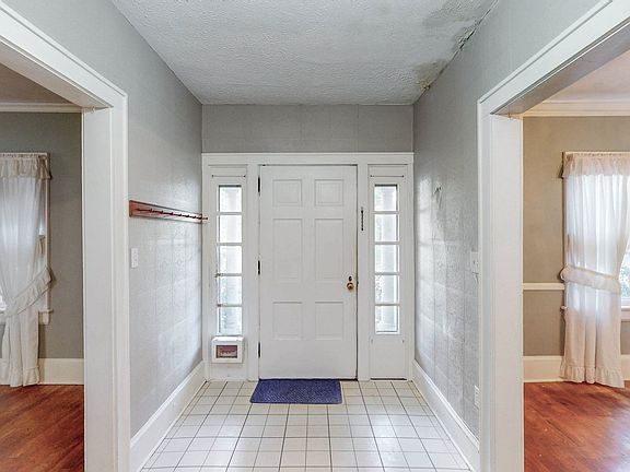 2nd image of 47 Castle Blvd