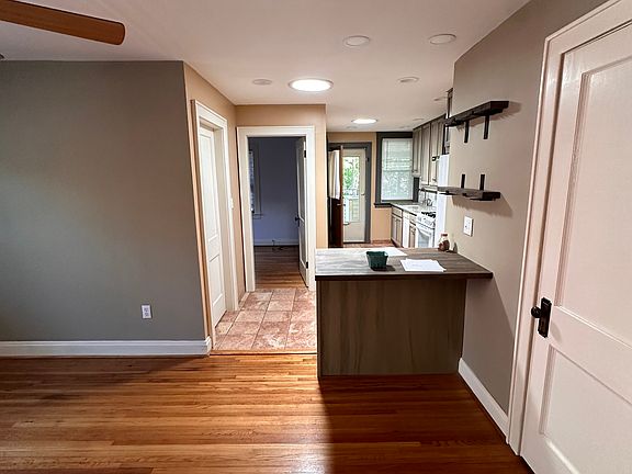 3rd image of 1150 Northwest Blvd #1