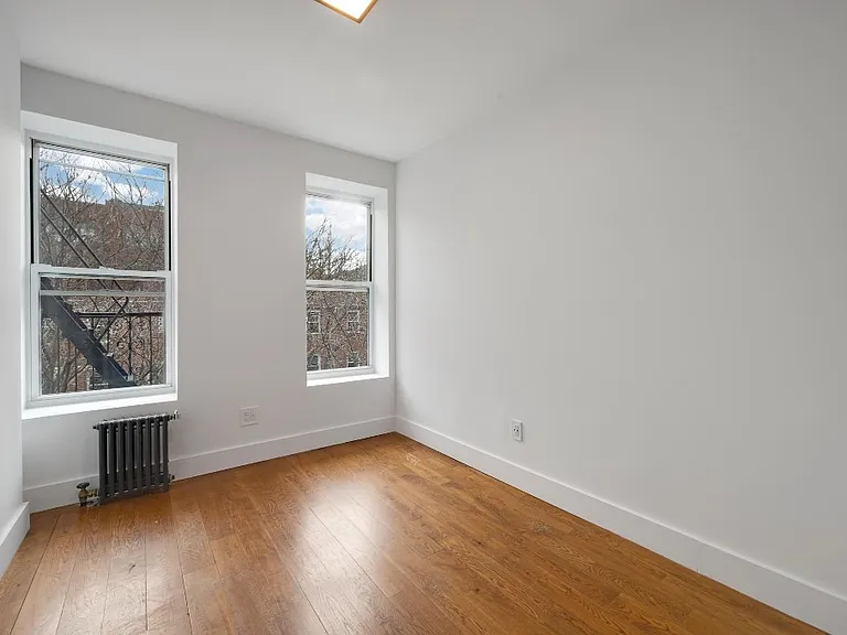 629 E 5th St #21 — Photo 4