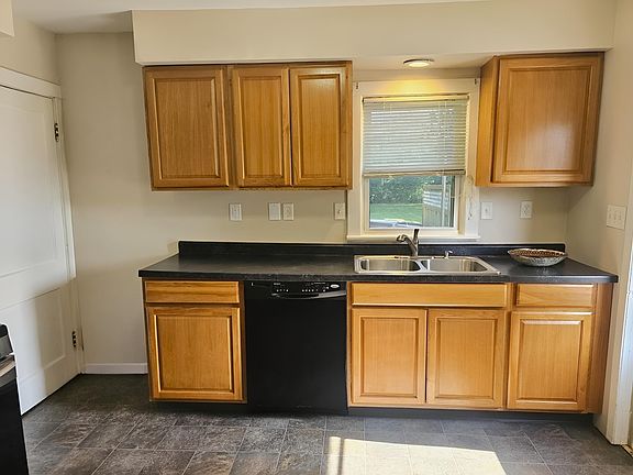 5th image of 924 Maple Ave