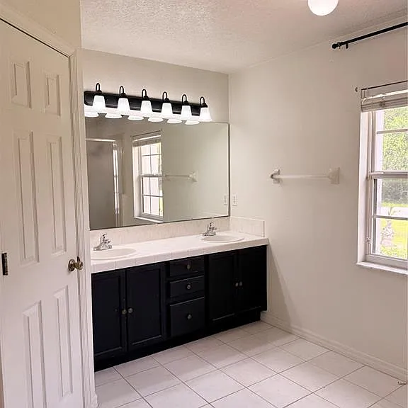 3010 Victoria Dr — Photo 30