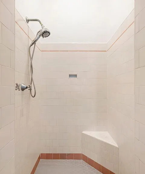 2011 N Beachwood Dr — Photo 14