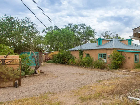 2108 Telesfor Dr SW, Albuquerque, NM 87105