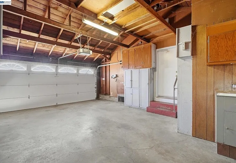 930 Castle St — Photo 30