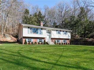 10 Park Ln, Somers, NY 10589