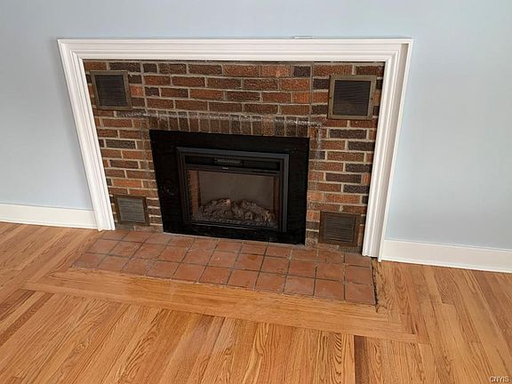 5th image of 210 Washington Dr
