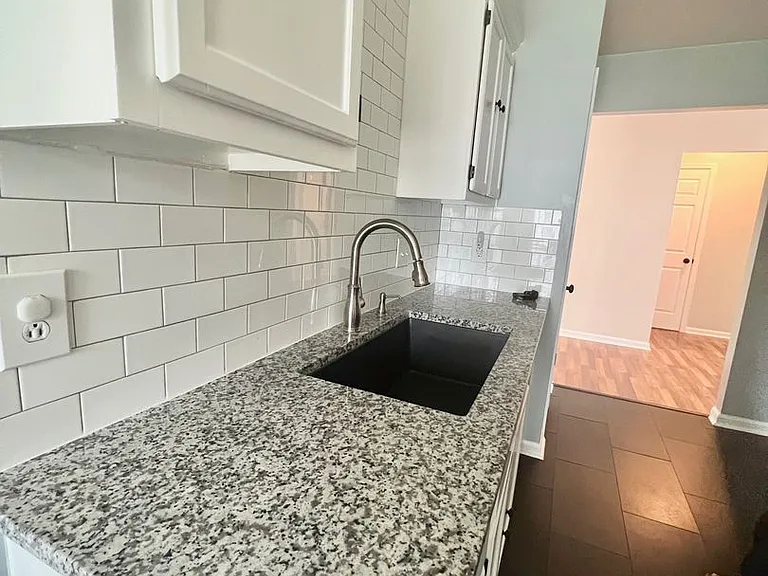 943 Chigwell Rd — Photo 7