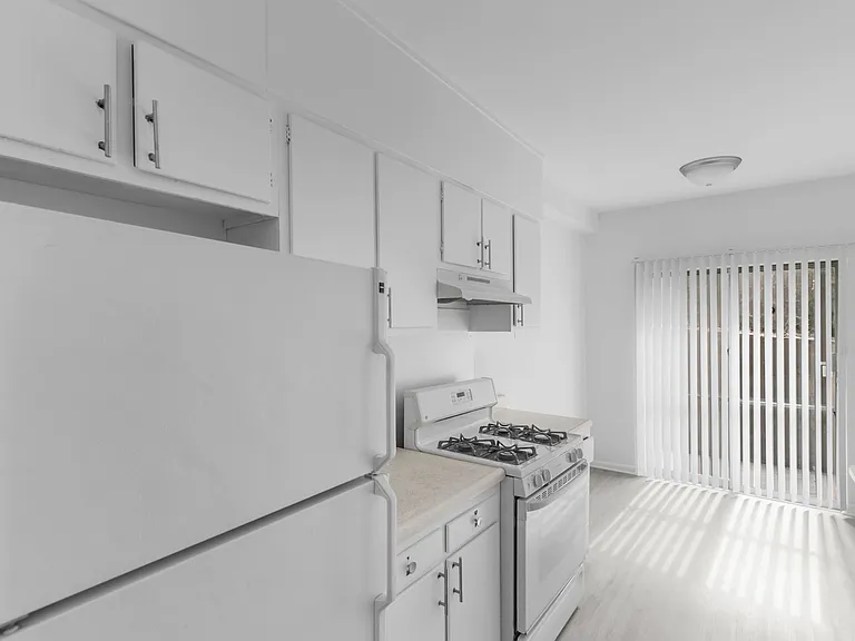 Oakmont Apartments — Photo 10