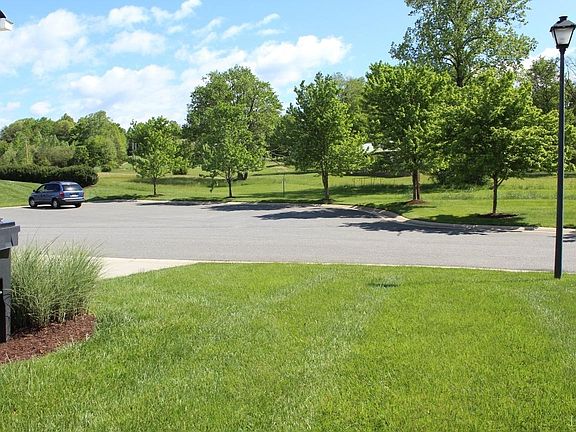 3rd image of 29 Emily Ln
