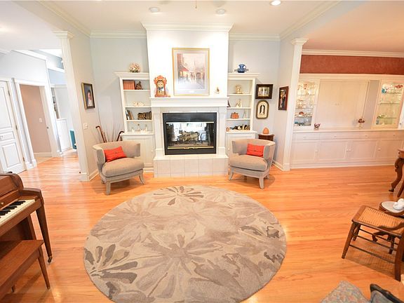 2nd image of 12254 Red Oak Dr