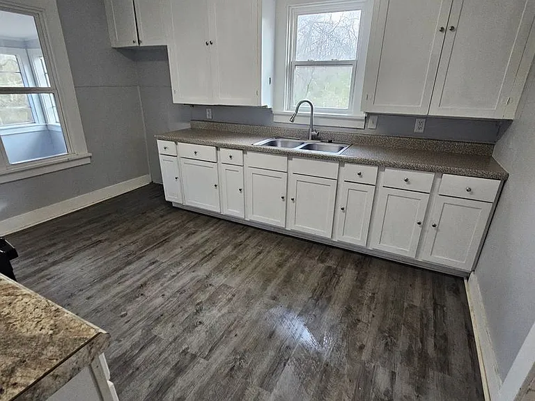 735 Floyd St — Photo 11