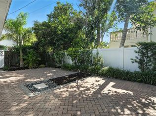 721 9th St S APT 4, Naples, FL 34102