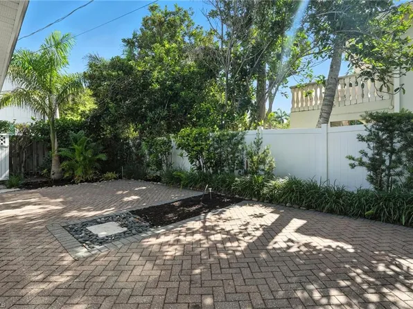 721 9th ST S #4, NAPLES, FL 34102