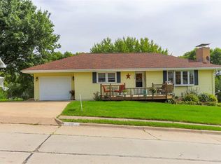 1738 Avalon Rd, Dubuque, IA 52001