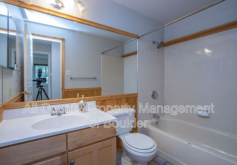 2124 Stuart St — Photo 18