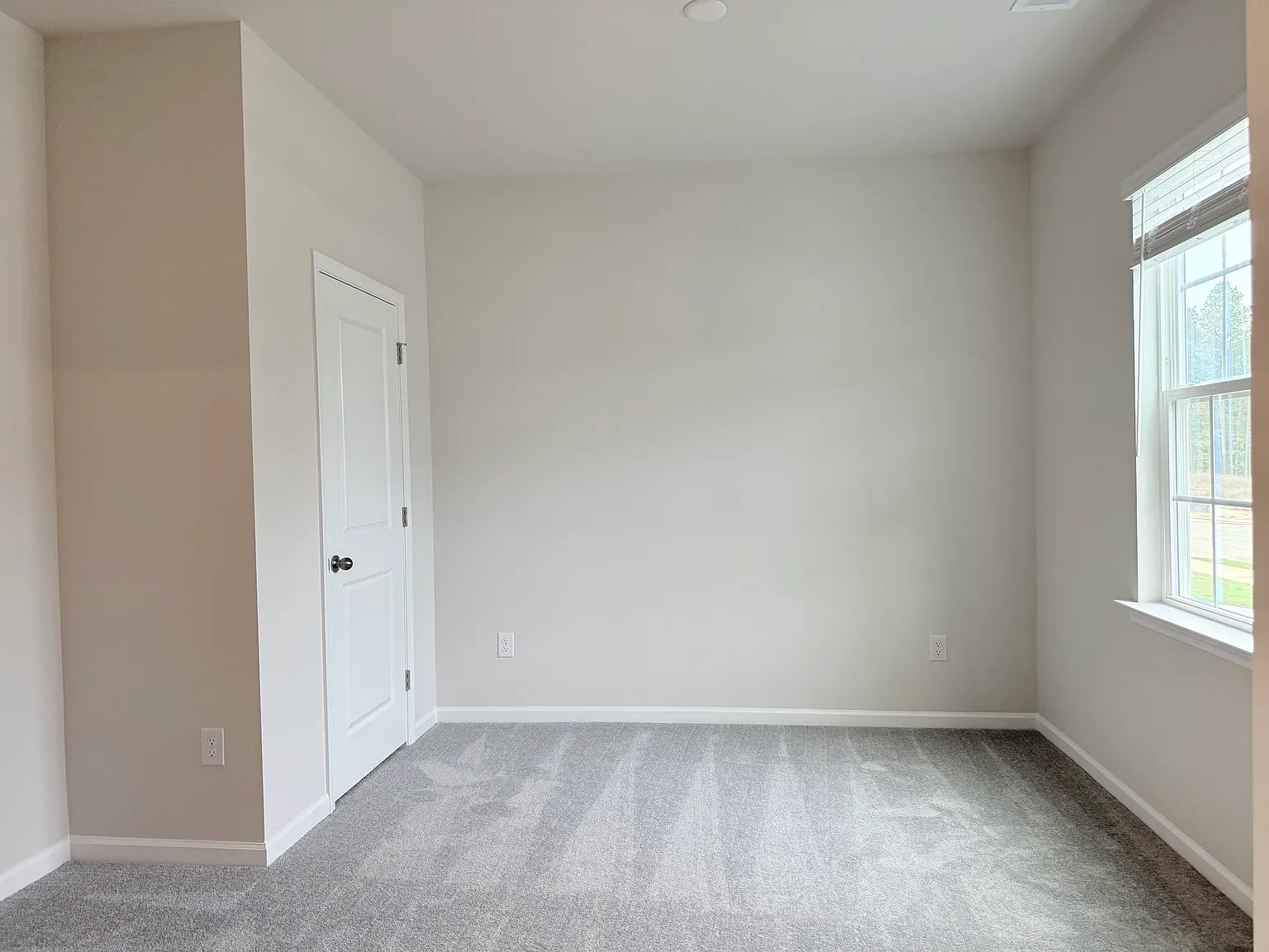 4 bed, 2.5 bath, 2230 sqft, $2,300 — Photo 3