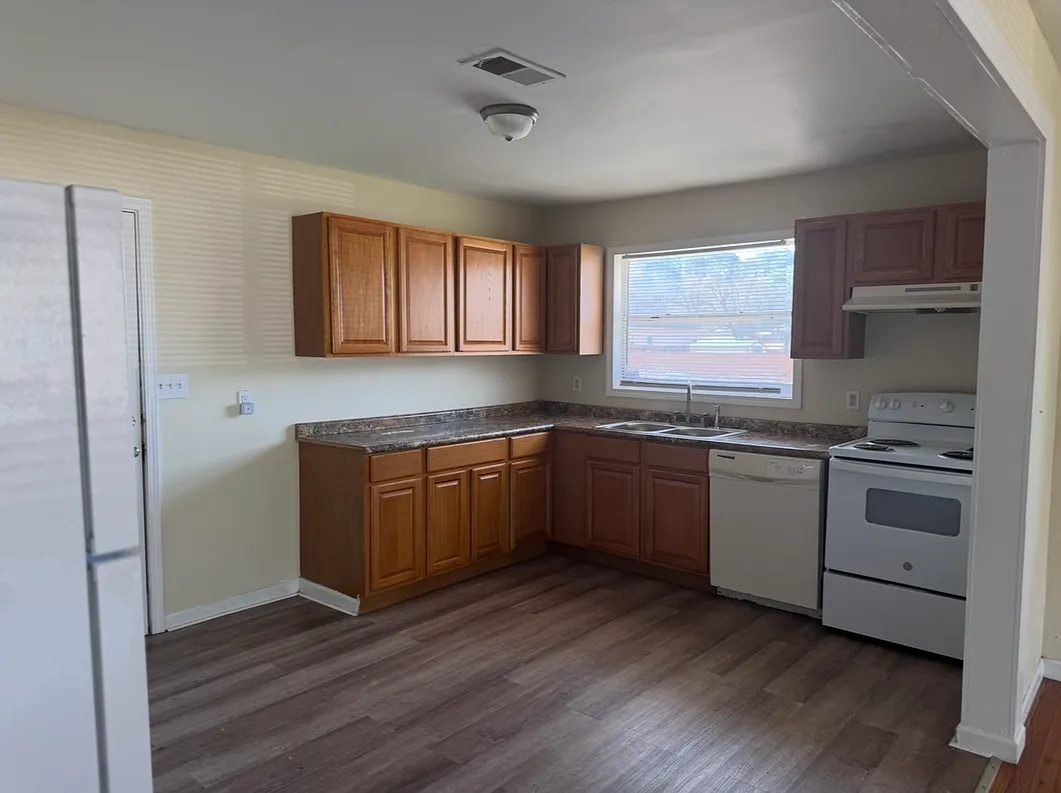 2 bed, 1.0 bath, 989 sqft, $950 — Photo 3