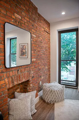 Sold by The In House Group | media 14