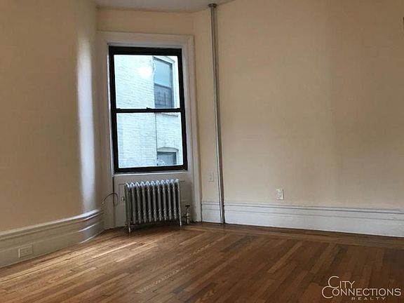 4th image of 115 Washington Pl APT 16