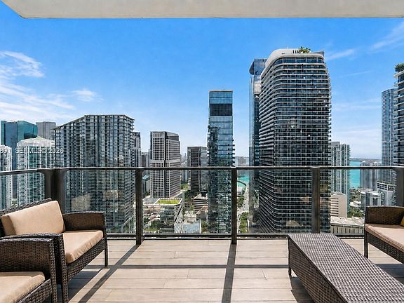3rd image of 88 SW 7th St APT 3403