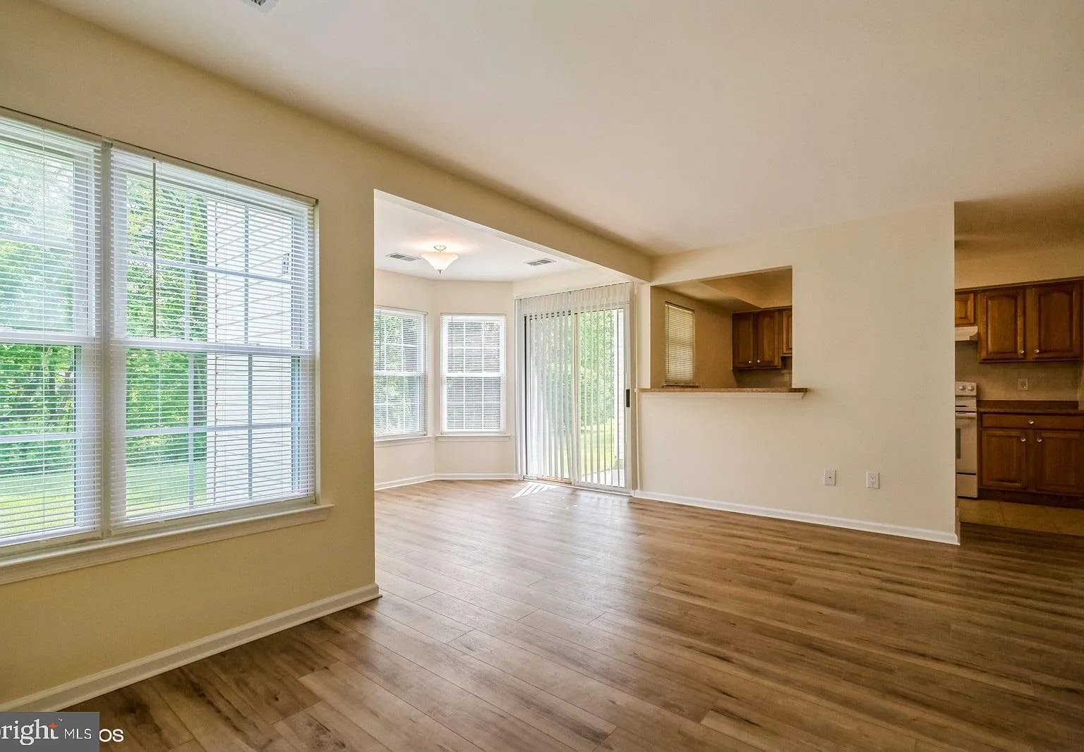 2 bed, 1067 sqft, $2,200 — Photo 4