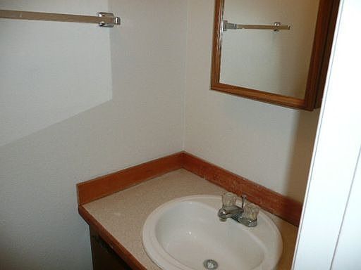 5th image of 3613 E 17th St APT H