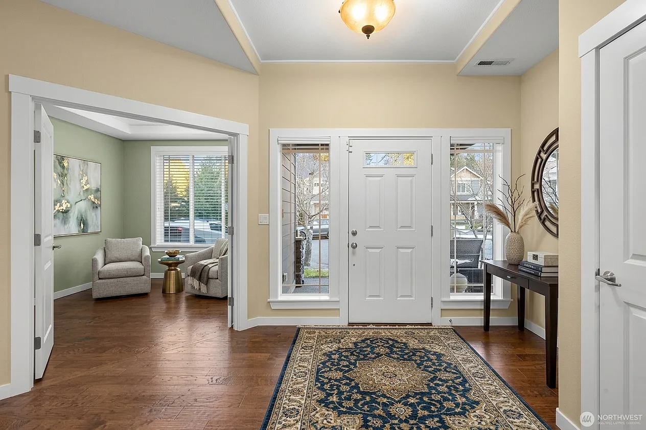 5 bed, 3060 sqft, $4,199 — Photo 2