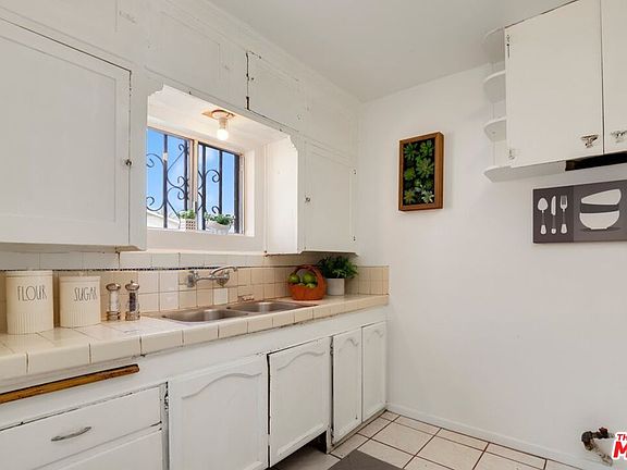5th image of 923 S La Verne Ave