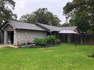 2800 Bishops Gate Cir, Bryan, TX 77807