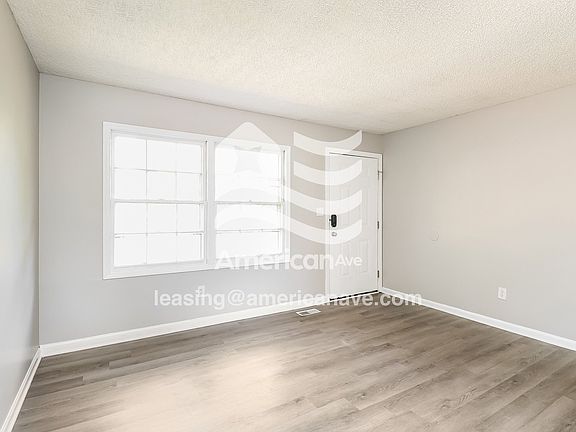 1565769_003_living_room_3.jpg