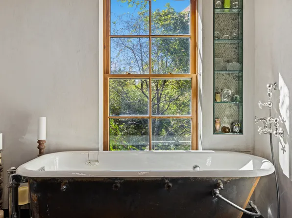 527 Hudson Street image 20 of 24