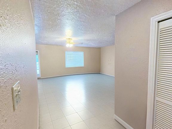 4th image of 326 Clara Ln