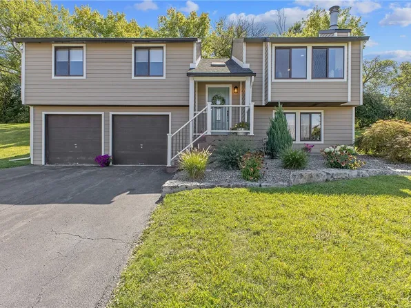 229 Woodmont Dr, Camillus, NY 13031