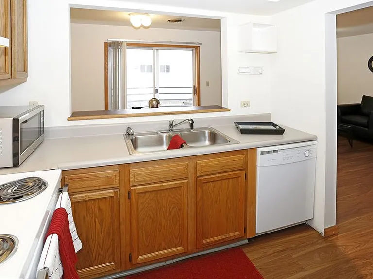 208 N Harvey — Photo 16